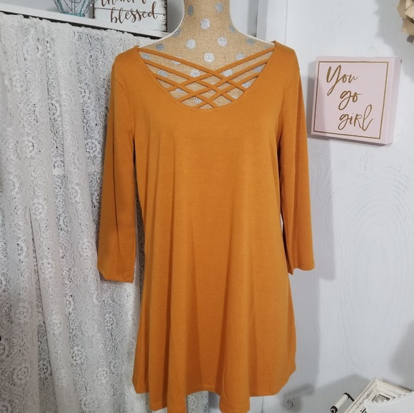 Zenana Outfitters Tops - NWT ❤ Zenana Premium Lattice Front Tunic